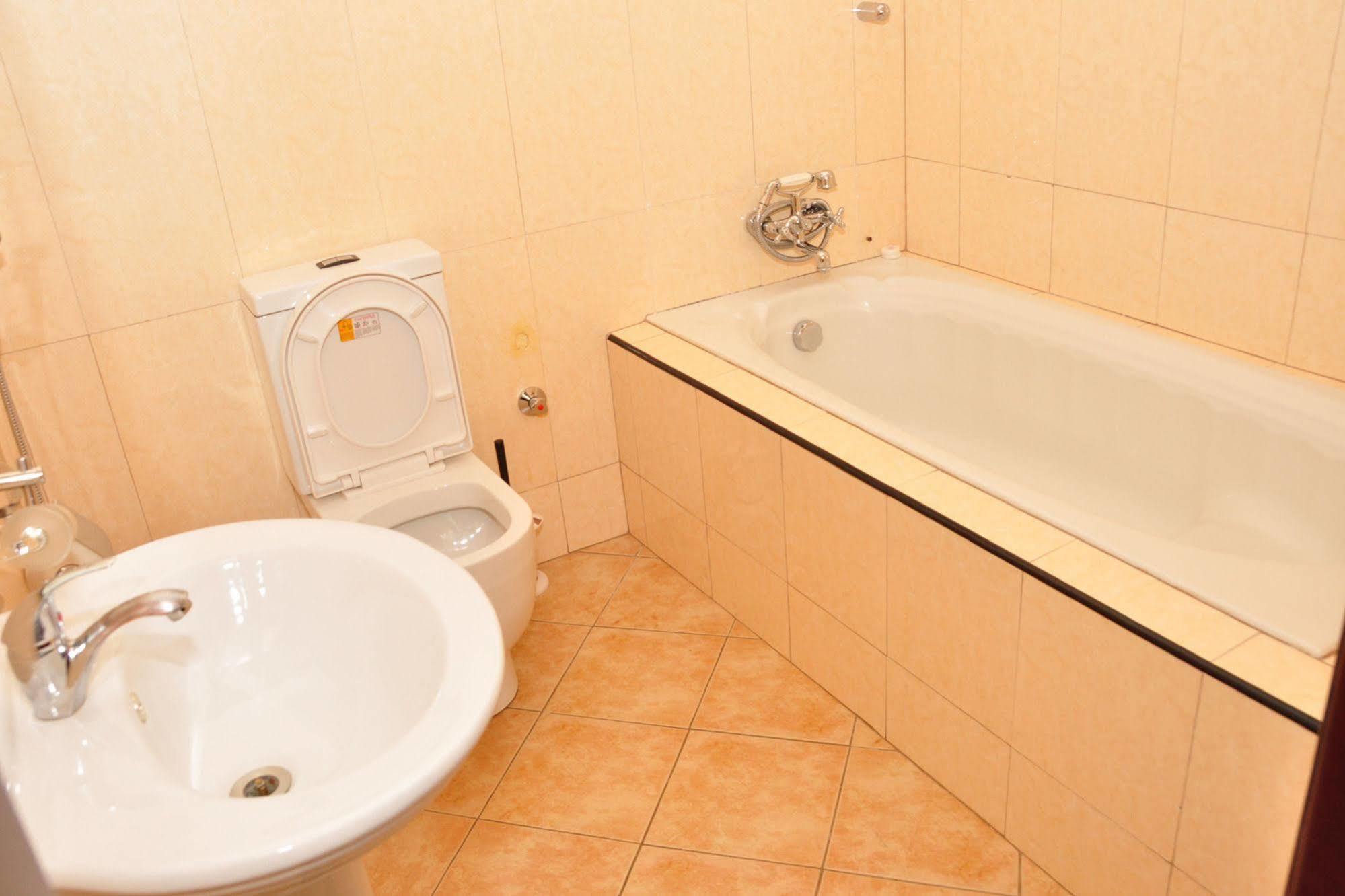 Biraj International Hotel Kampala Luaran gambar